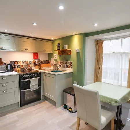 The At Mulgrave House Apartment
