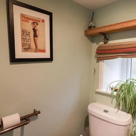 The At Mulgrave House